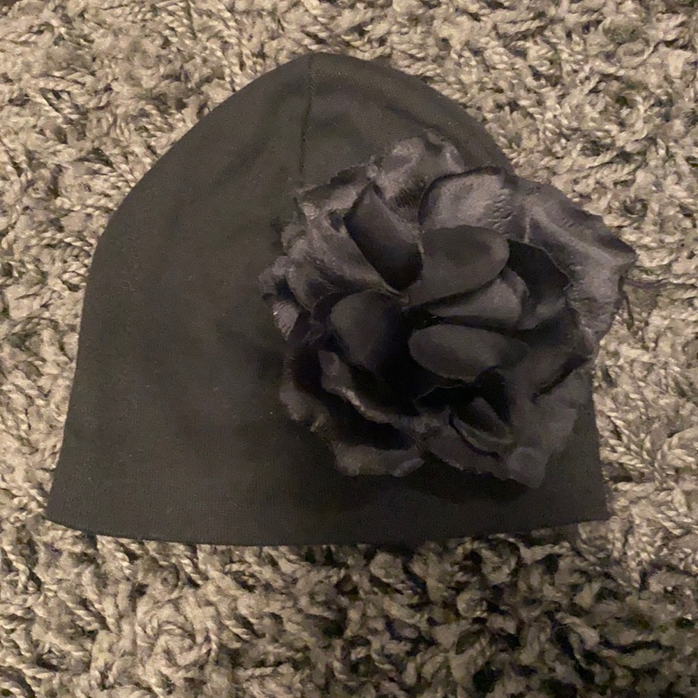 Baby girl black hat with flower detail